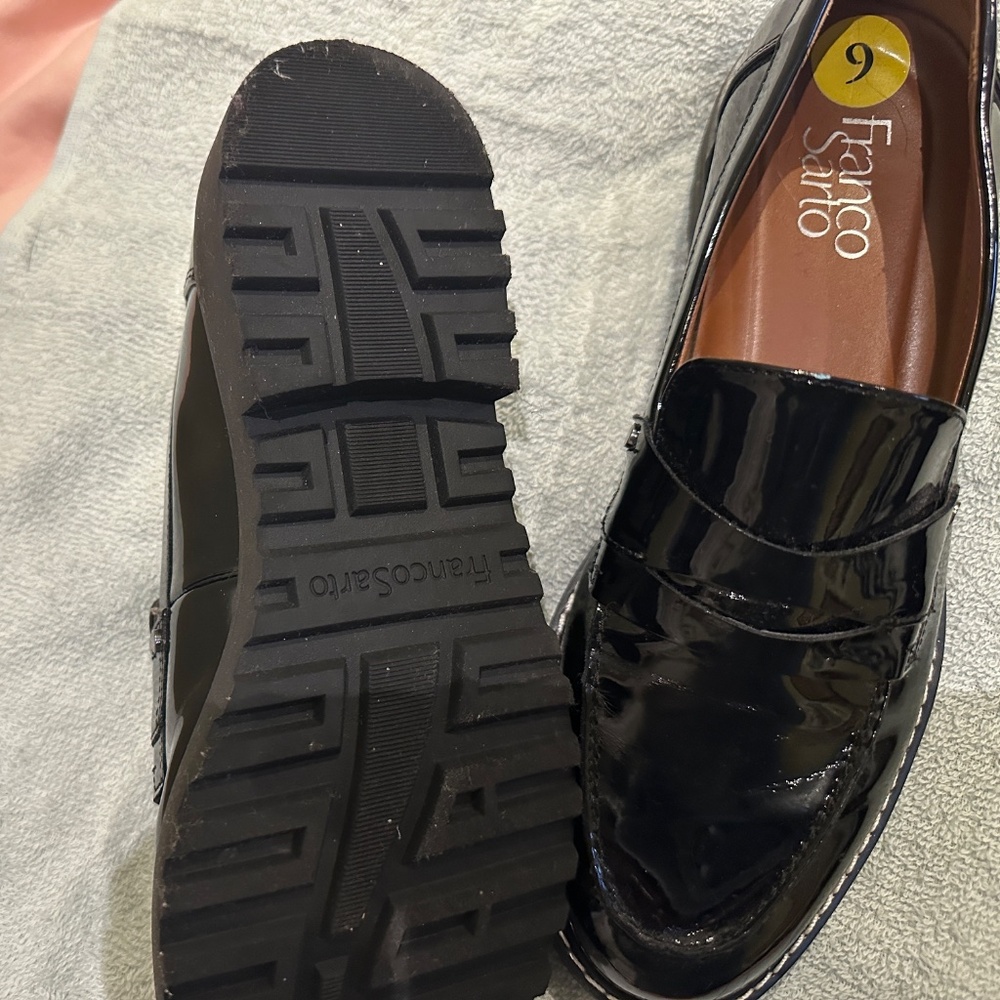 Women’s size 9 loafers - Picture 2 of 3